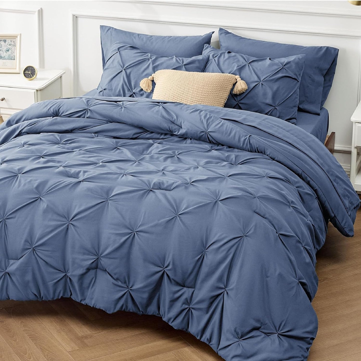 5-Piece/7-Piece Pinch Pleat Comforter Bedding Set - Luxurious Soft Bed Set with Comforter, Sheets, Pillowcases, Shams, and Stylish Pinch Pleat Design for a Cozy Sleeping Experience