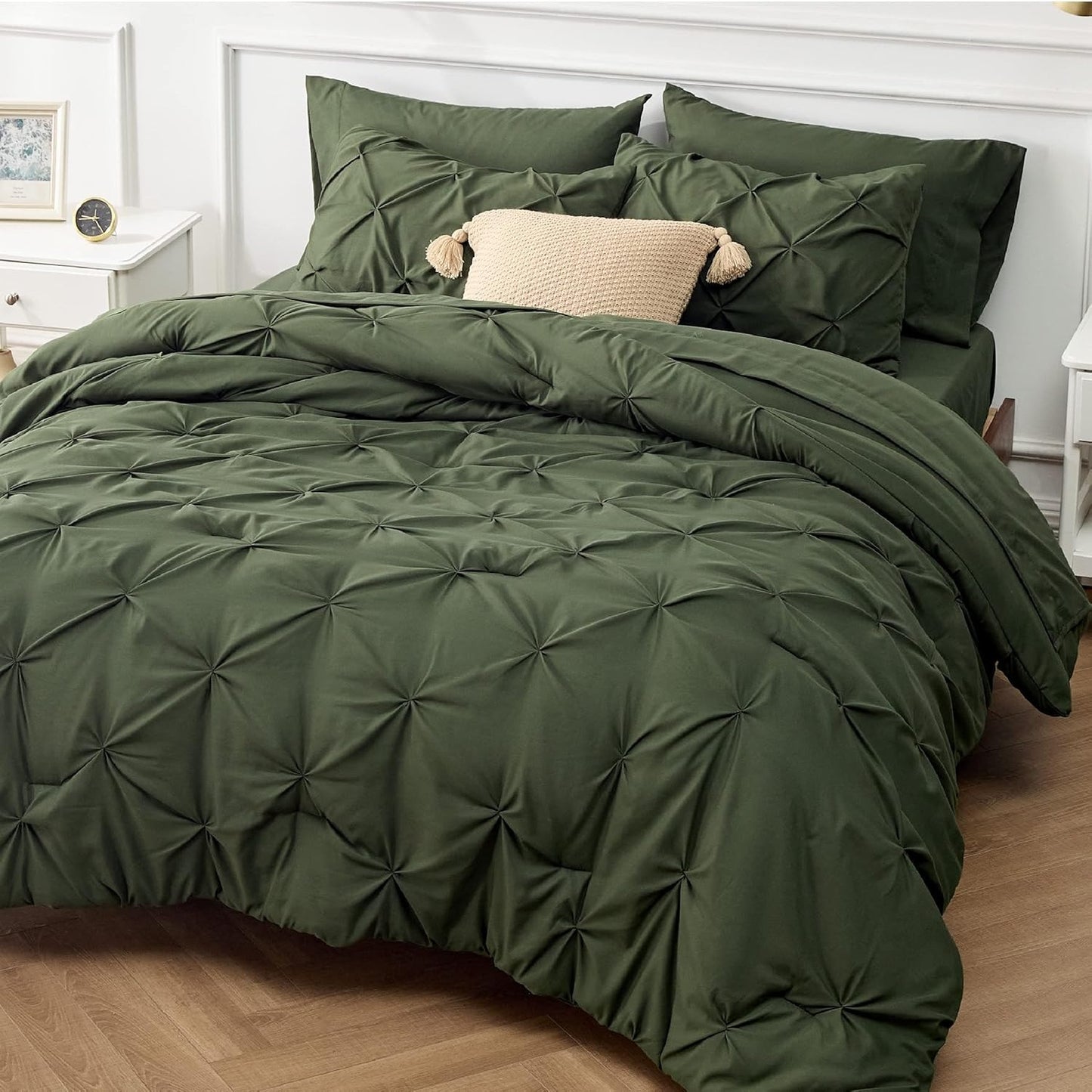 5-Piece/7-Piece Pinch Pleat Comforter Bedding Set - Luxurious Soft Bed Set with Comforter, Sheets, Pillowcases, Shams, and Stylish Pinch Pleat Design for a Cozy Sleeping Experience