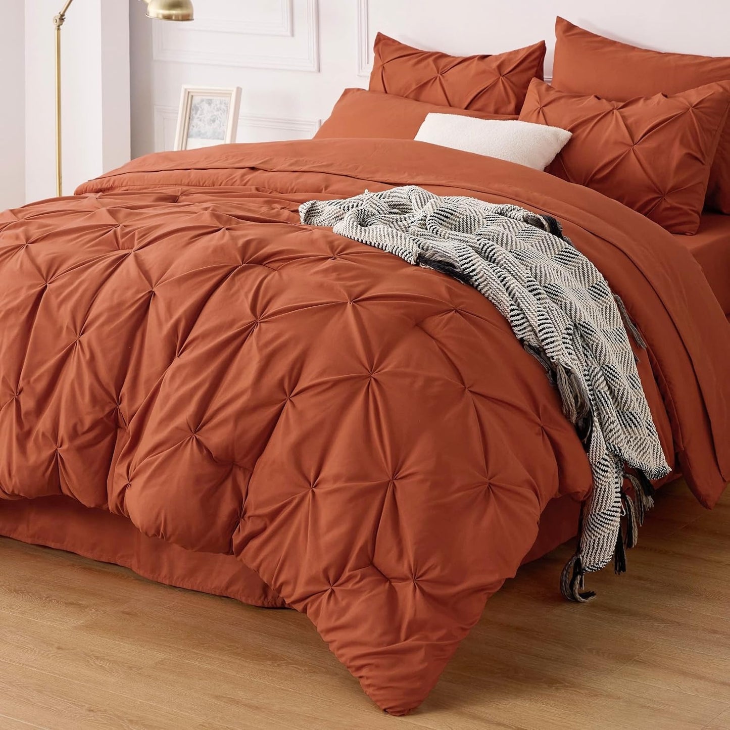 5-Piece/7-Piece Pinch Pleat Comforter Bedding Set - Luxurious Soft Bed Set with Comforter, Sheets, Pillowcases, Shams, and Stylish Pinch Pleat Design for a Cozy Sleeping Experience