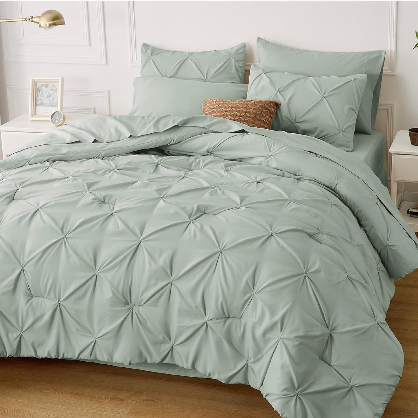 5-Piece/7-Piece Pinch Pleat Comforter Bedding Set - Luxurious Soft Bed Set with Comforter, Sheets, Pillowcases, Shams, and Stylish Pinch Pleat Design for a Cozy Sleeping Experience