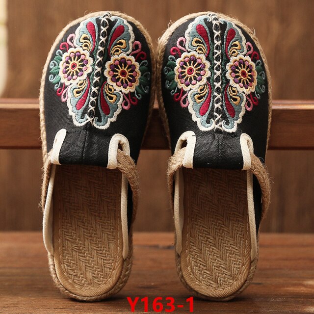 xiangtuibao   New Fashion Women Shoes Flats Casual Ladies Shoes Hand Woven Shoes Ancient Style Embroidered Round Toe Canvas Slip-on Beach