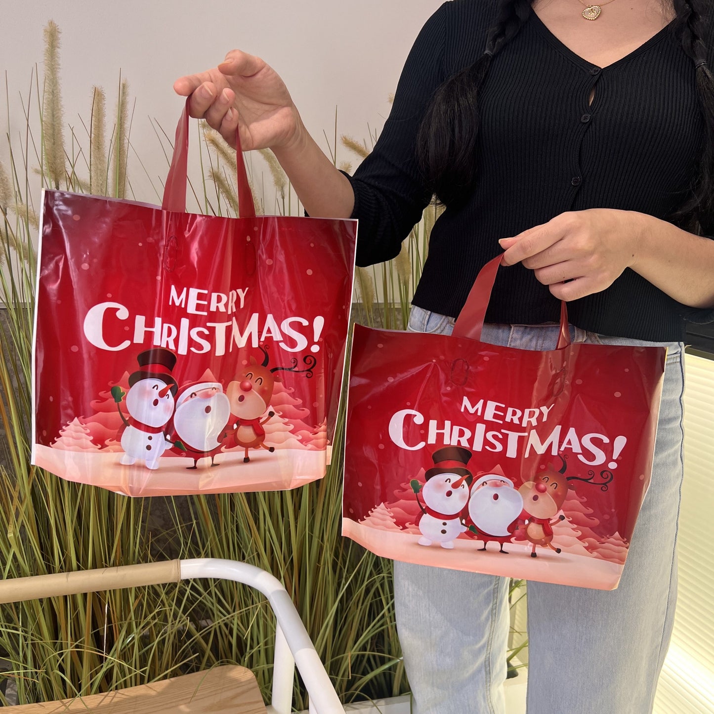 [Customer Favorite] 50pcs Red Christmas Gift Bags - Durable PE Plastic Tote for Holiday Presents, Shopping & Party Favors