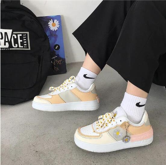 Spring Korean xue sheng ban xie wang Red Little Daisy Sports Shoes White Shoes Woman Shoes Sneakers Zapatos Mujer