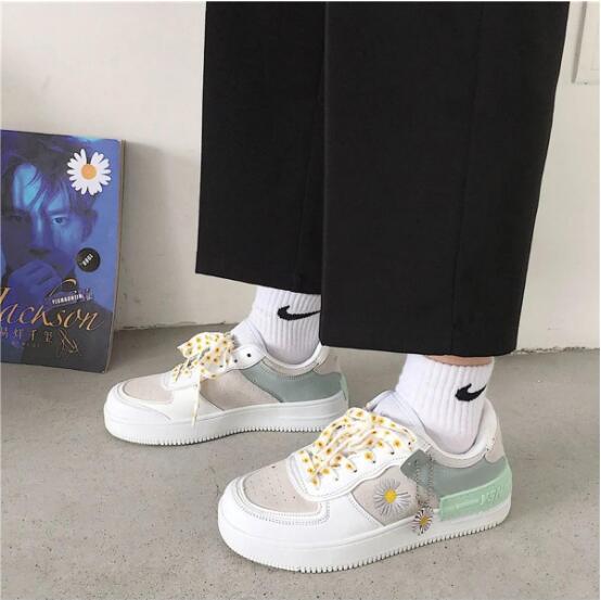 Spring Korean xue sheng ban xie wang Red Little Daisy Sports Shoes White Shoes Woman Shoes Sneakers Zapatos Mujer