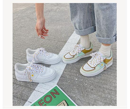 Spring Korean xue sheng ban xie wang Red Little Daisy Sports Shoes White Shoes Woman Shoes Sneakers Zapatos Mujer