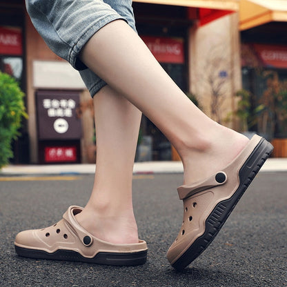 New Men Sandals Crocks Summer Slippers Fashion Hole Shoes Crok Rubber Clogs Breathable Garden Shoes Classic Beach Flat Sandals