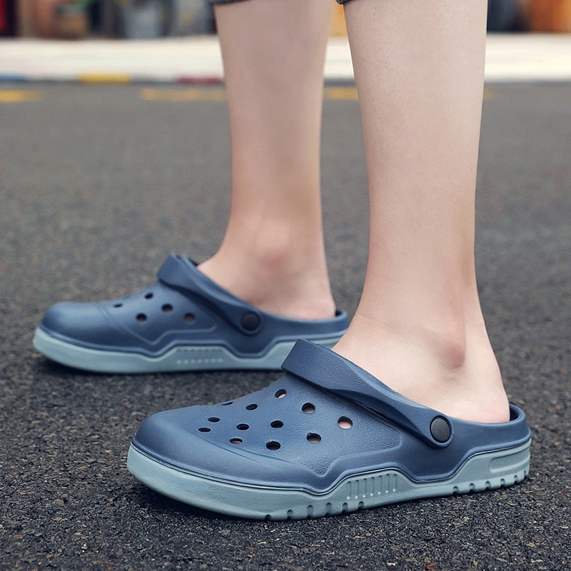 New Men Sandals Crocks Summer Slippers Fashion Hole Shoes Crok Rubber Clogs Breathable Garden Shoes Classic Beach Flat Sandals