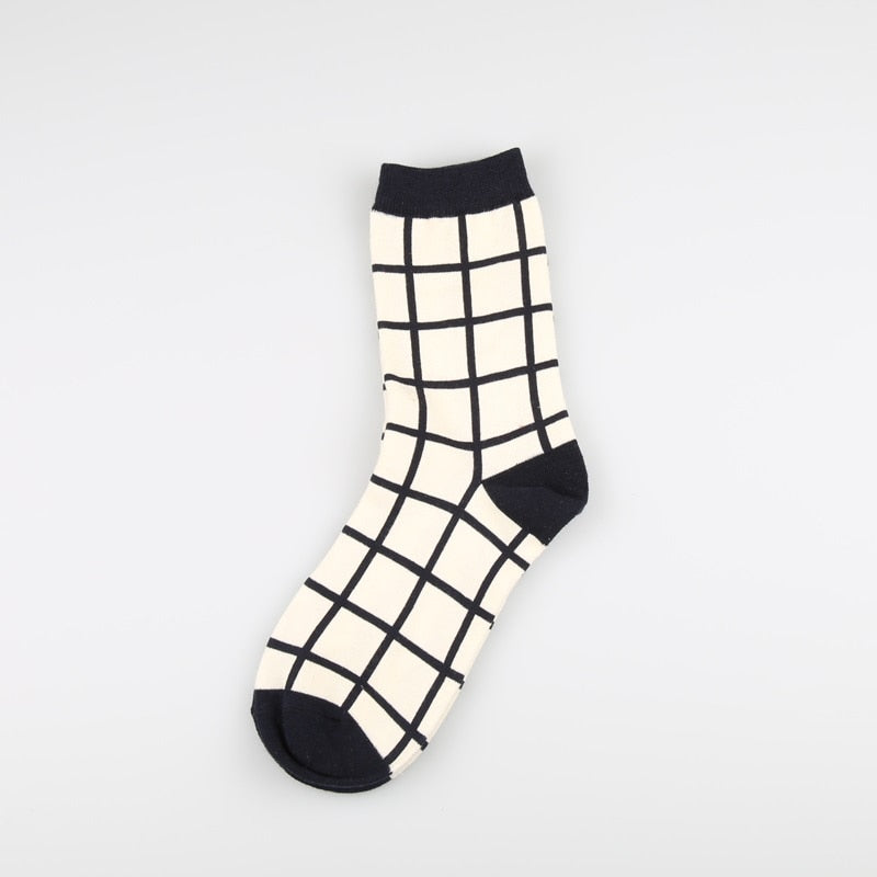 xiangtuibao 1 Pair Japanese Lattice & Vertical Stripes Harajuku Women/Men Fashion Causal Socks Autumn Winter Classic Black&White Socks