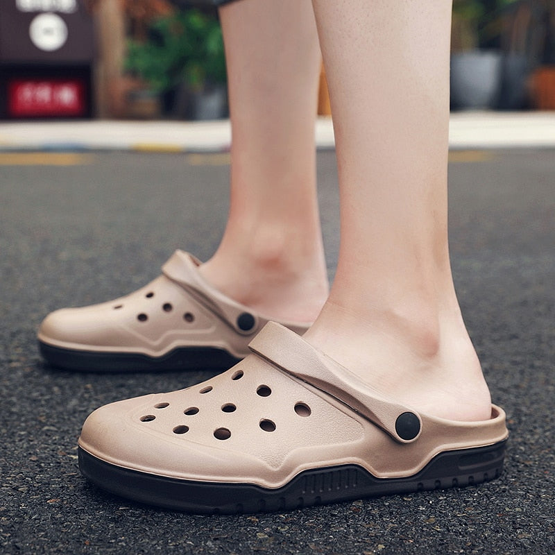 New Men Sandals Crocks Summer Slippers Fashion Hole Shoes Crok Rubber Clogs Breathable Garden Shoes Classic Beach Flat Sandals