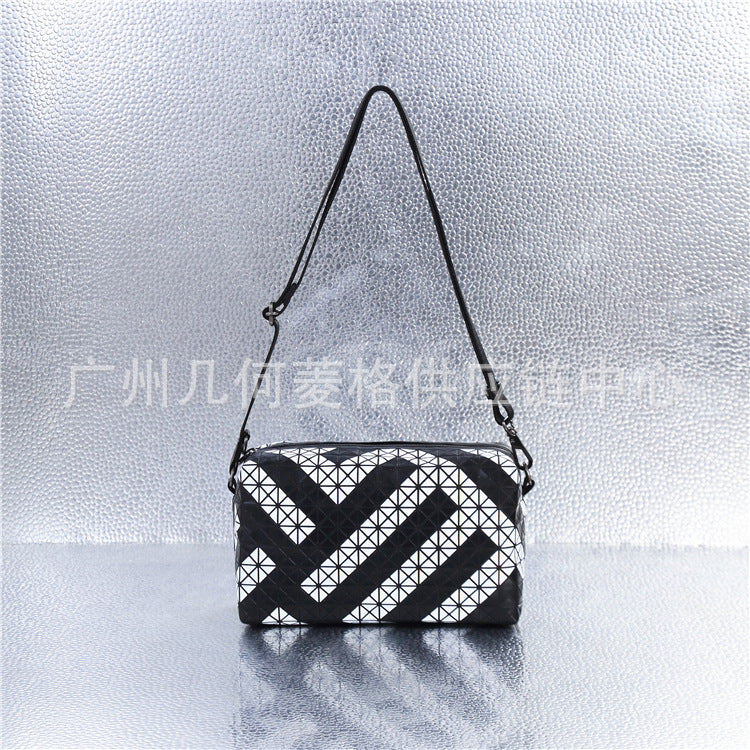 XIANGTUIBAO Japanese Women's Bag Same Geometric Rhombus Saddle Bag Shoulder Crossbody Portable Silicone Camera Bag for Life Pillow Bag Tide