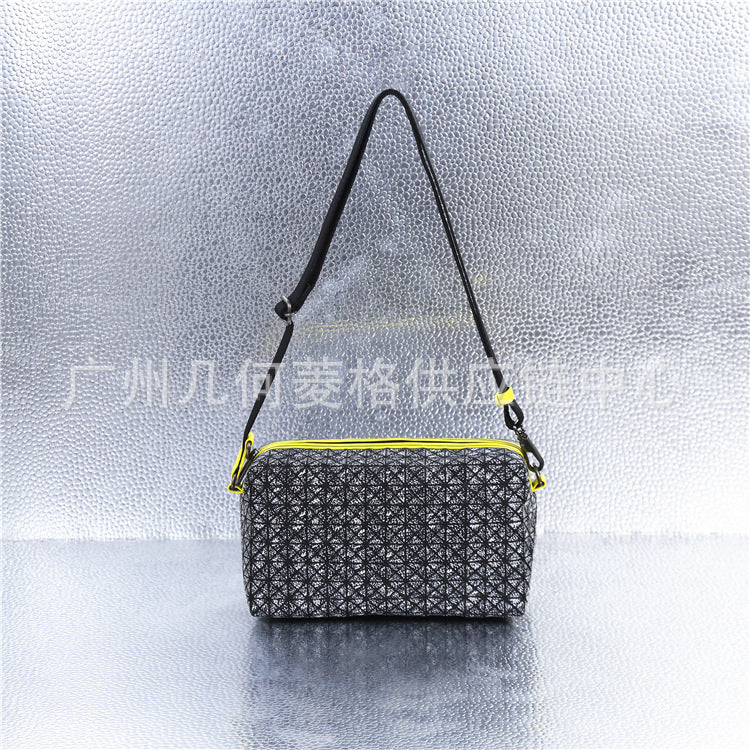 XIANGTUIBAO Japanese Women's Bag Same Geometric Rhombus Saddle Bag Shoulder Crossbody Portable Silicone Camera Bag for Life Pillow Bag Tide