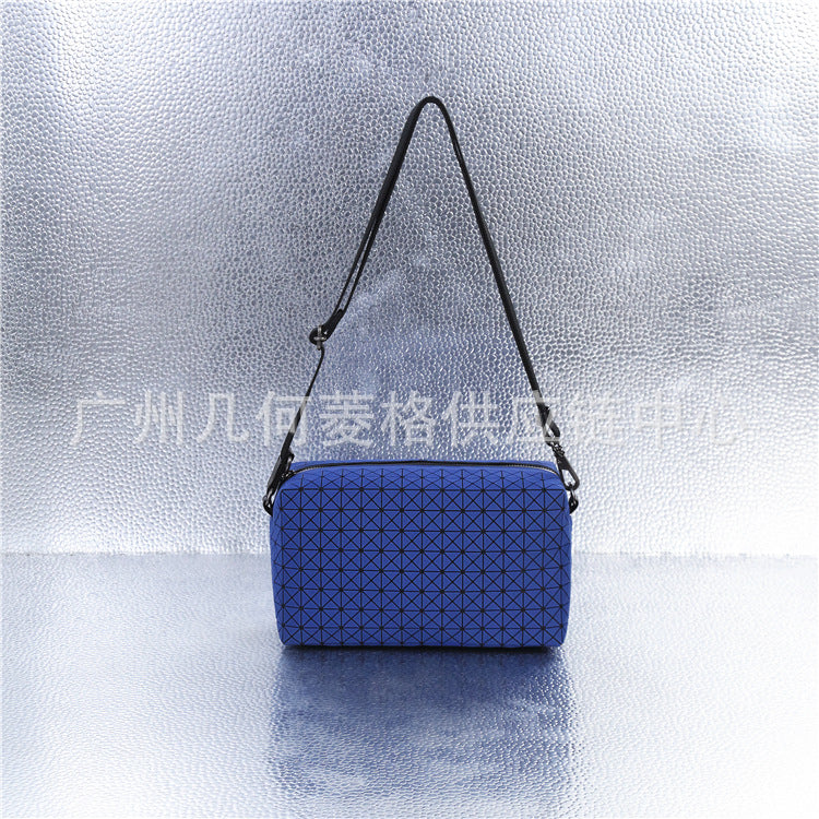 XIANGTUIBAO Japanese Women's Bag Same Geometric Rhombus Saddle Bag Shoulder Crossbody Portable Silicone Camera Bag for Life Pillow Bag Tide