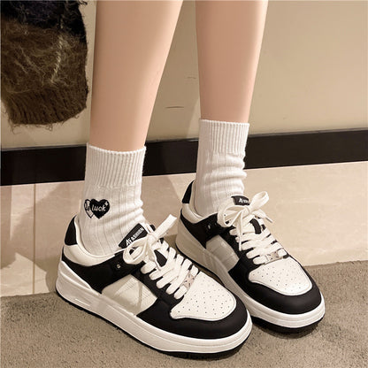 XIANGTUIBAO  Dafeiou Light Fashion Air Force White Shoes Women  Spring New All-Match Lace-up Flat Women's Casual Shoes