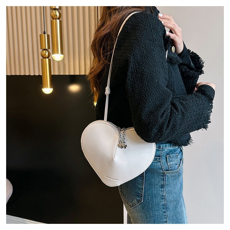 XIANGTUIBAO Heart Trendy Elegant Small Bag for Women  New Trendy All-Matching Western Style Shoulder Bag High Texture Niche Messenger Bag