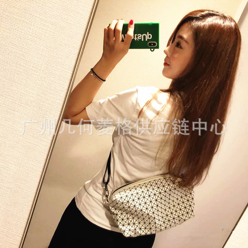 XIANGTUIBAO Japanese Women's Bag Same Geometric Rhombus Saddle Bag Shoulder Crossbody Portable Silicone Camera Bag for Life Pillow Bag Tide