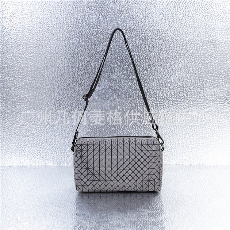 XIANGTUIBAO Japanese Women's Bag Same Geometric Rhombus Saddle Bag Shoulder Crossbody Portable Silicone Camera Bag for Life Pillow Bag Tide