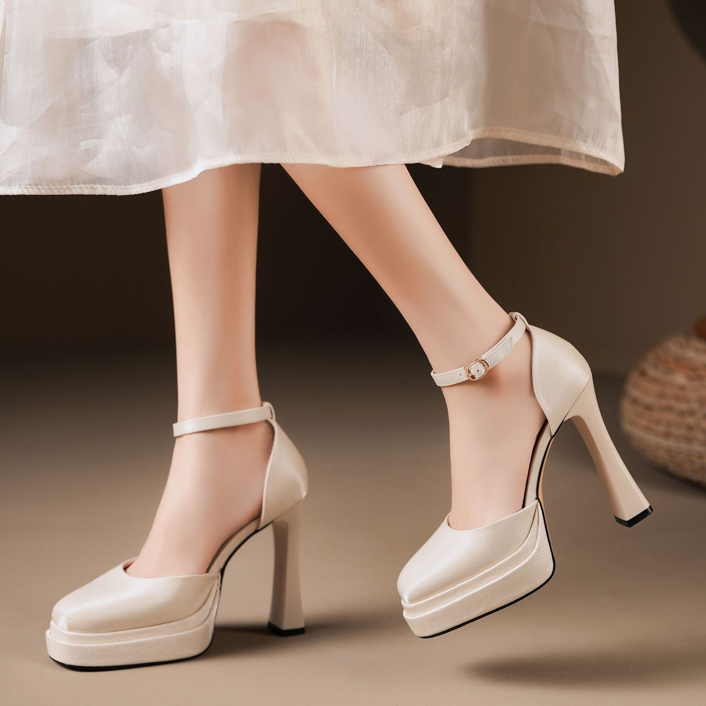 xiangtuibao Y9797-3 Satin High Waterproof Platform Chunky Heel Hollow Strap Mary Jane Dress Adult Ceremony Luxury High Heels