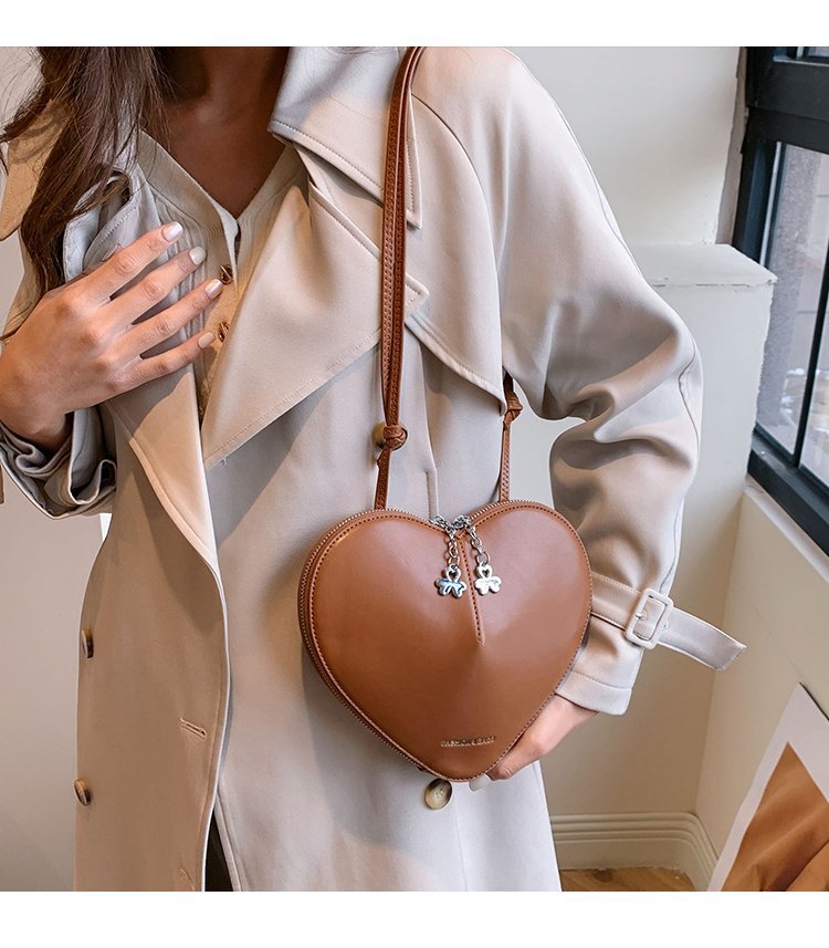 XIANGTUIBAO Heart Trendy Elegant Small Bag for Women  New Trendy All-Matching Western Style Shoulder Bag High Texture Niche Messenger Bag