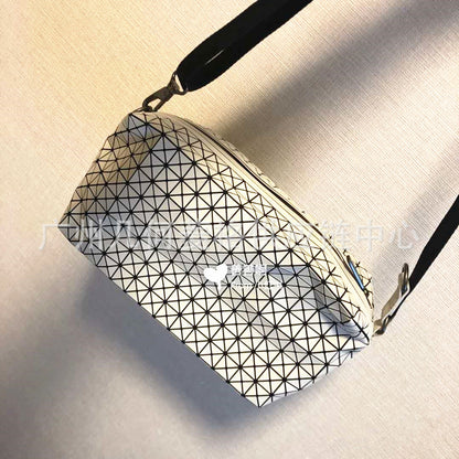 XIANGTUIBAO Japanese Women's Bag Same Geometric Rhombus Saddle Bag Shoulder Crossbody Portable Silicone Camera Bag for Life Pillow Bag Tide