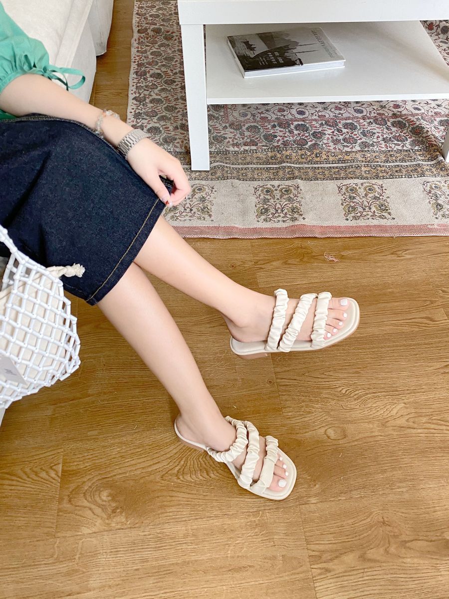 xiangtuibao Spring/Summer Ladies Flat Cloud Slippers For Outdoor Wear Sandals With Thick Soft Soles Beach Antiskid Women“s Shoes