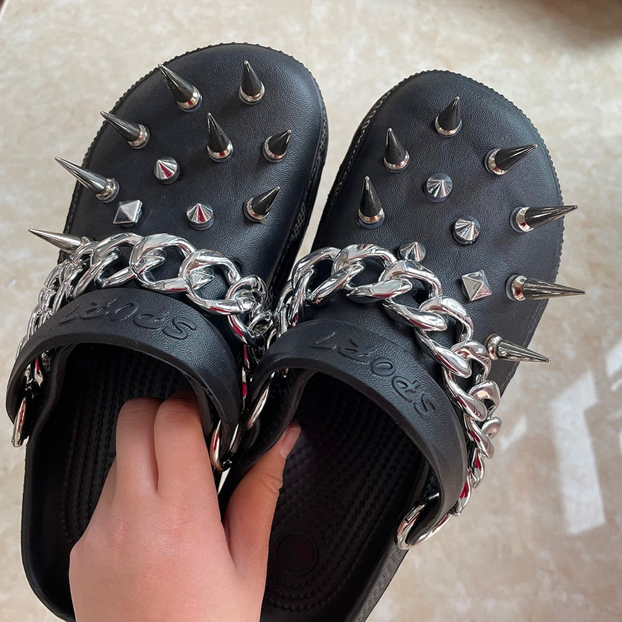 Summer Women Shoes With Charms Chain Rivet Punk Clogs Garden Shoes Cool Girl Sandals Antiskid Flip Flops Female Slippers