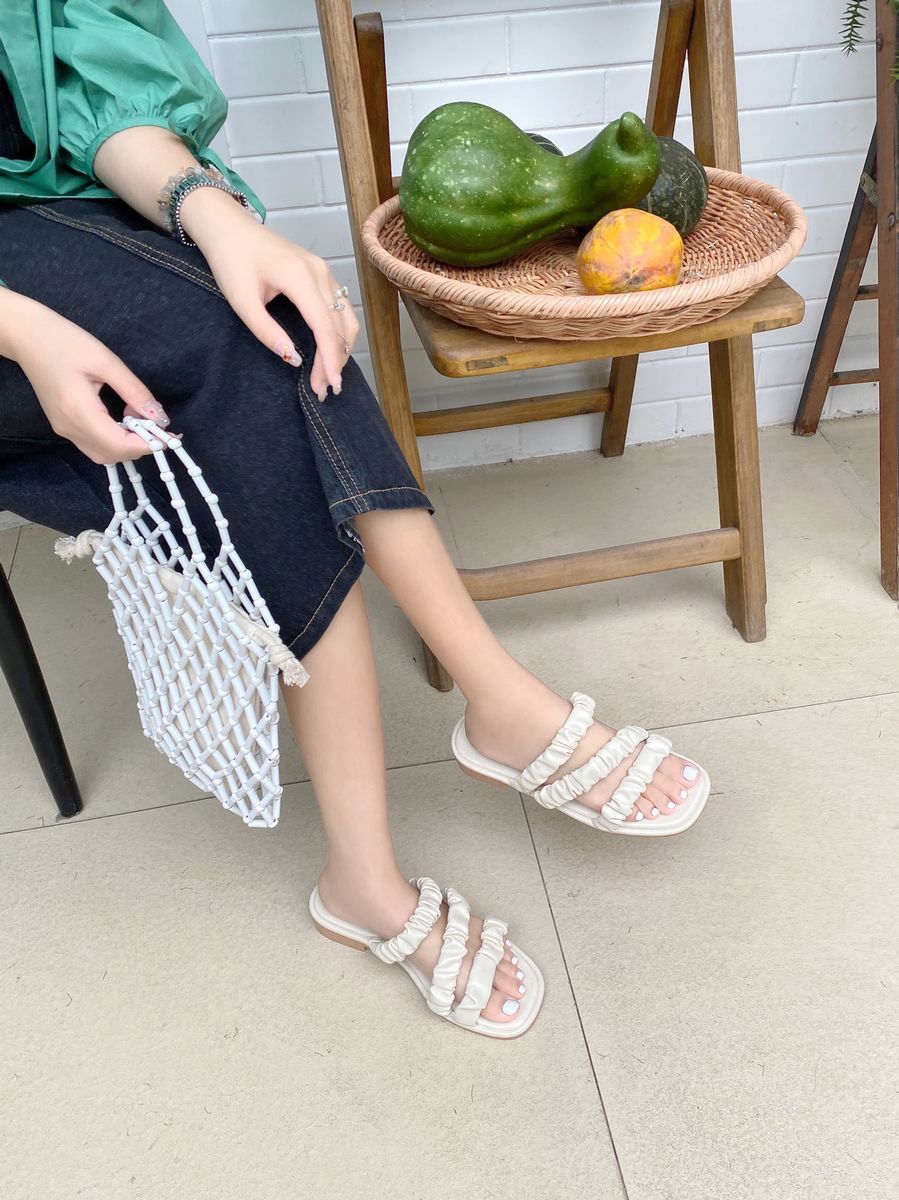 xiangtuibao Spring/Summer Ladies Flat Cloud Slippers For Outdoor Wear Sandals With Thick Soft Soles Beach Antiskid Women“s Shoes