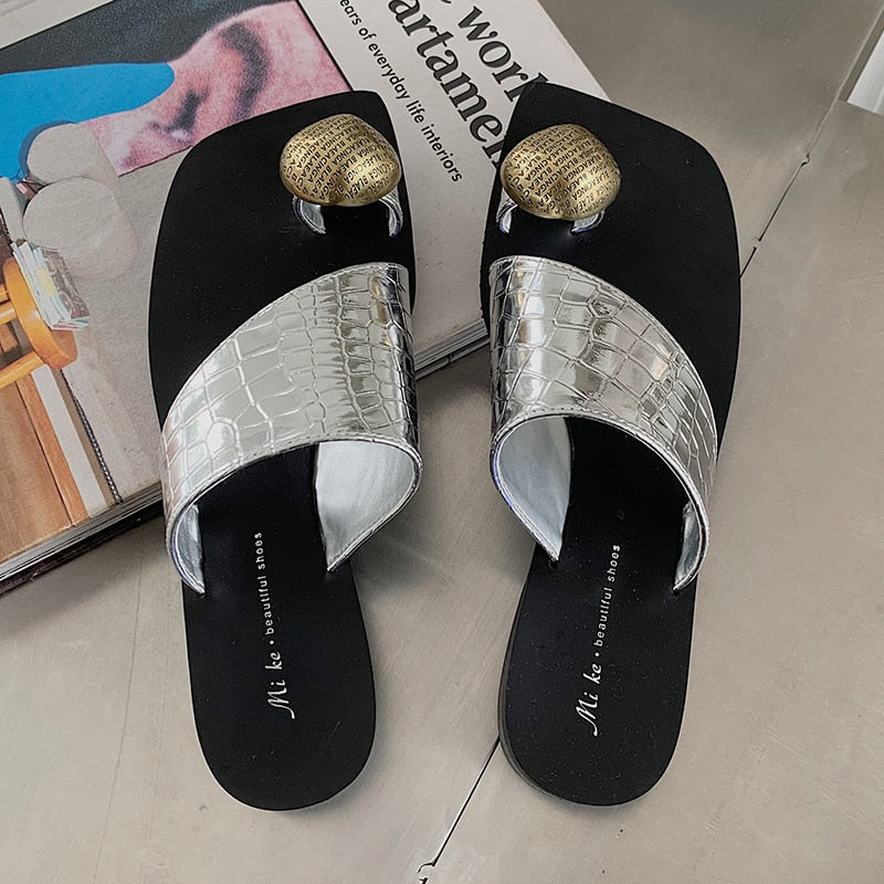 xiangtuibao Metal Flip Flops Fashion  Trend Woman Slippers Ladies Low Heels Casual Outdoor Slides Slippers Women Flats Designer Shoes