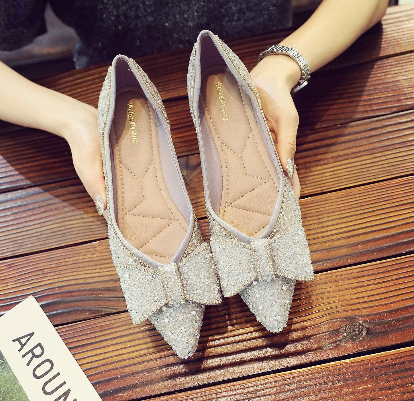 Fashion Women Pointed Loafers Shoes Lady Flat Diamond Sweet Sneakers with Bow Four Seasons Woman Casual Shoes Sapatos Femininos