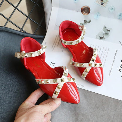 Spring summer new Korean girls sandals children rivets flat shoes fashion princess shoes wild Baotou