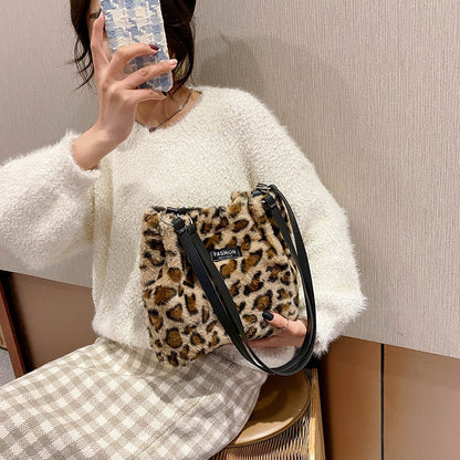 Winter Plush Mini Bag New Leopard Print Lable Shoulder Bucket Bags for Women Hasp Larger Capacity Velvet Shopper Underarm Bag