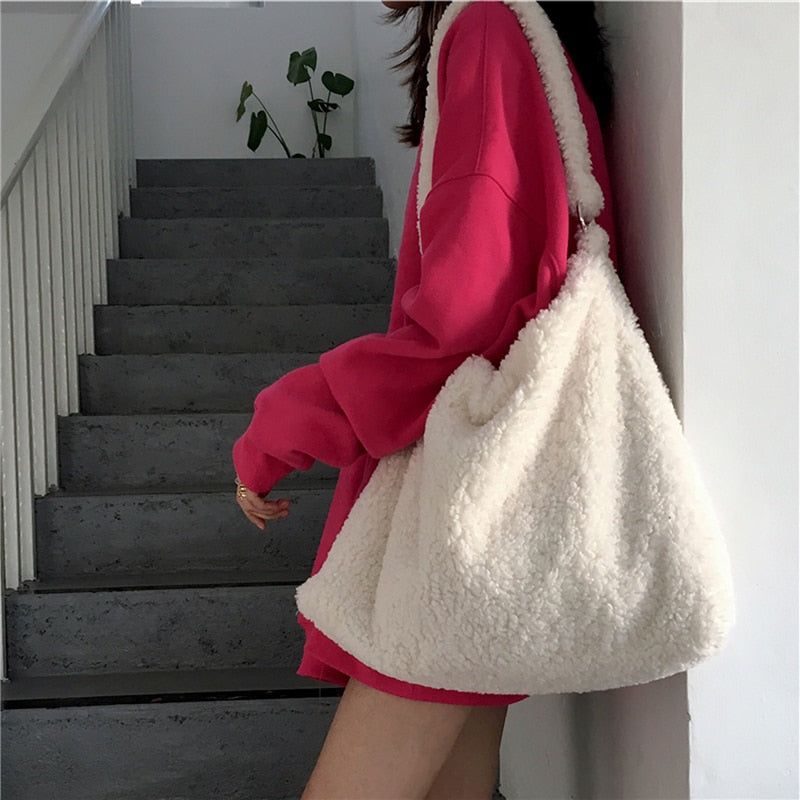 Winter Lambswool Women Handbags Luxury Designer White Shoulder Bags Brand Faux Fur Large Tote Female Messenger Bag Bucket Bag