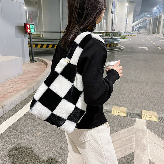 INS Women Winter Bag Fashion Checker Print Shoulder Bags Soft Plush Bucket Bags Female Warm Fluffy Large Capacity Tote Bags