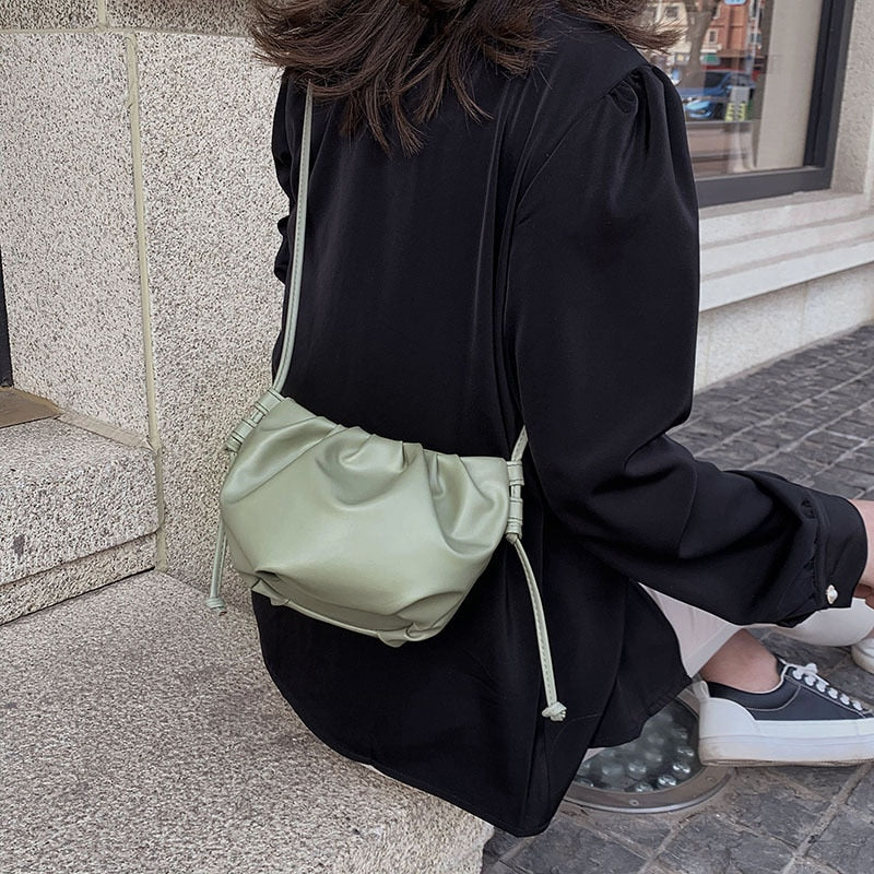 Women&#39;s Premium Shoulder Bag New Fashion Niche Design Messenger Bag Female Wild Western Style Female Bag Mini Cloud Bag