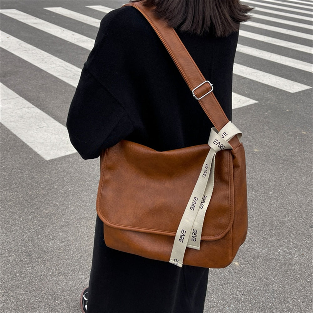 Soild Color Designer High Quality Leather Ladies Shoulder Bag Fashion Tassel Design Large Capacity Women Messenger Travel Bags