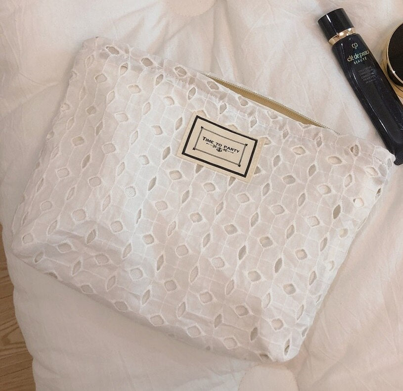 Women Cosmetic Bag Embroidery Lace Clutch Makeup Bag Necesserie Organizer Travel Toiletry Bag Pure White Cosmetic Pouch Storage
