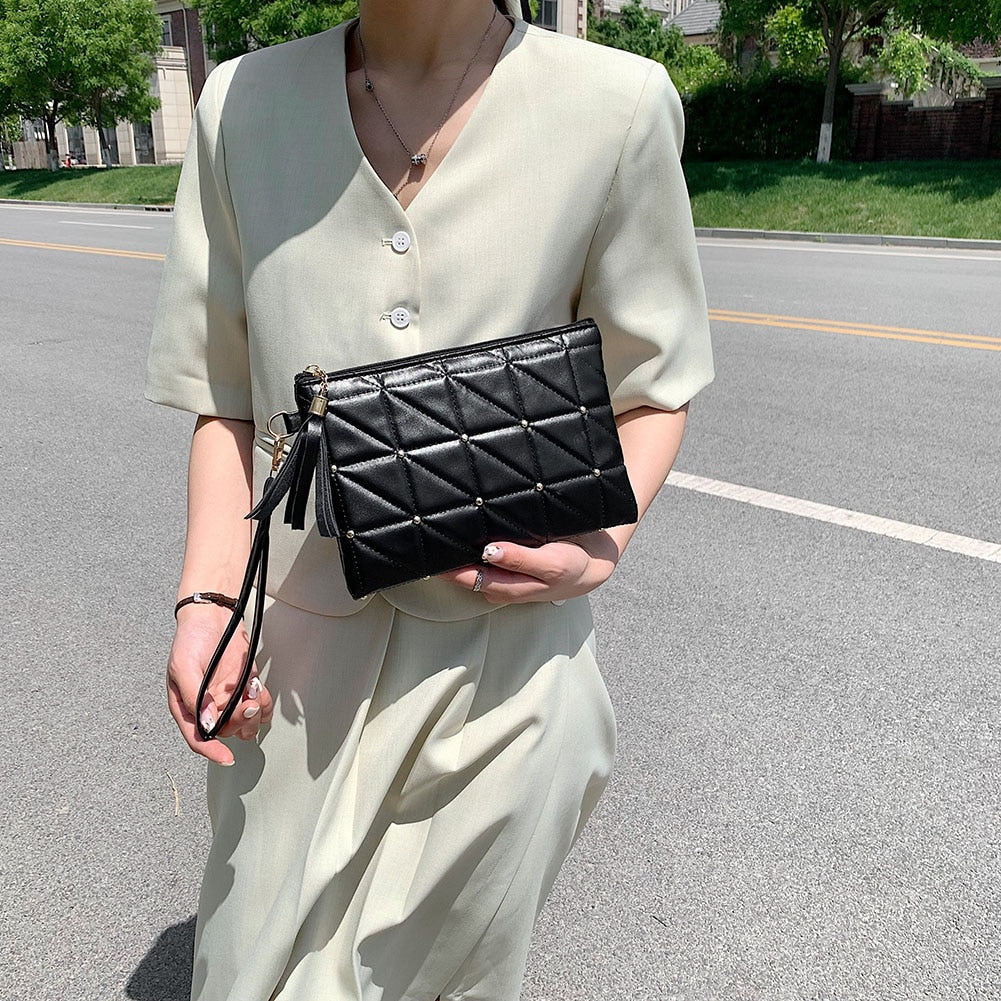 Fashion Rivet Clutch Bags PU Leather Women Envelope Bags Wallet Quilted Embroidered Thread Evening Bags Female Purse Handbags