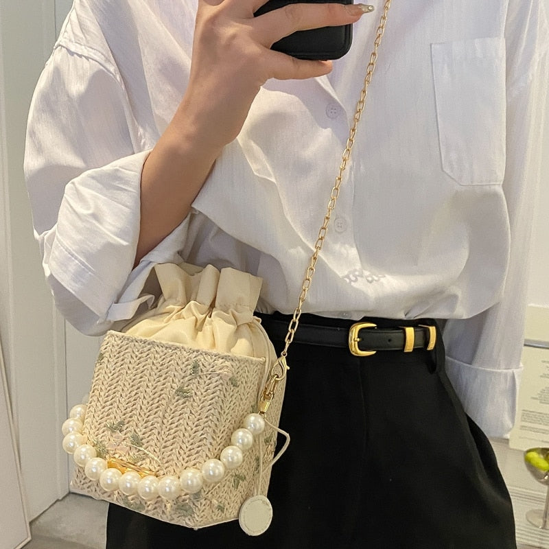 Women Straw Purses Artificial Peral Chain Handbags Summer Rattan Crossbody Bags Ladies Beach Basket Drawstring Hand Bags