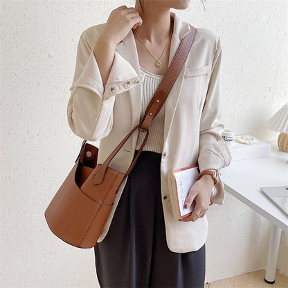 JV27 Fashion Luxury Versatile Niche Messenger Bag Commuter Shoulder Bag Retro Temperament Small Square Bag Women&#39;s Fashion Bag