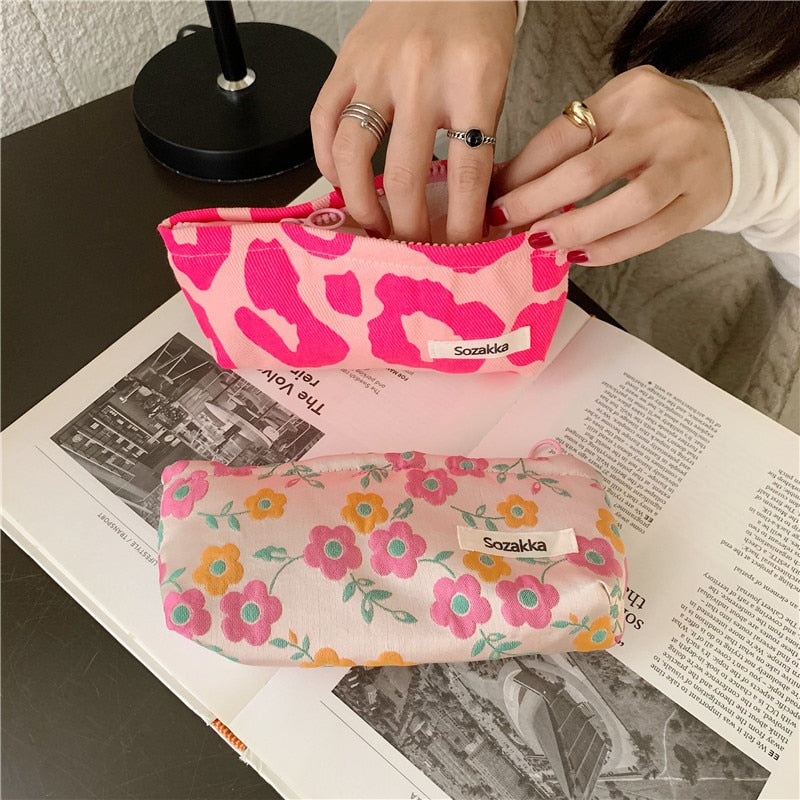 Zipper Lipsticks  Toilet Make Up Brush Bag Makeup Pouch 3D Flower Print Cosmetic Bag Vintage Style Women Pencil Case Makeup Bags
