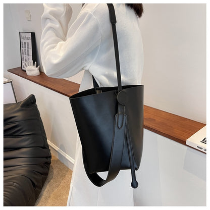 Women Soft Leather Handbags Luxury Design Large capacity Chain bucket Handbags Quality PU leather Women&#39;s Totes Shopping Bag