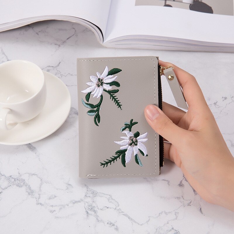 Women&#39;s Short Embroidered Flower Zipper Simple Student Coin Purse Thin Multi-card Fashion Wallet Women Handbag